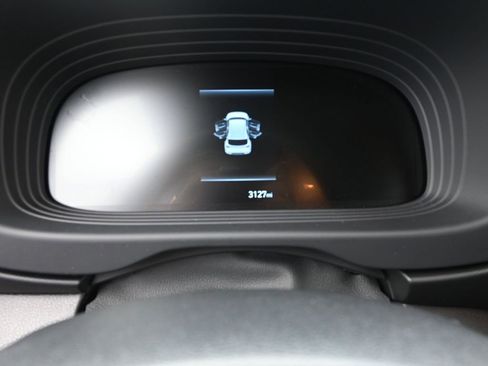 Certified 2025 Hyundai Venue SE image 18