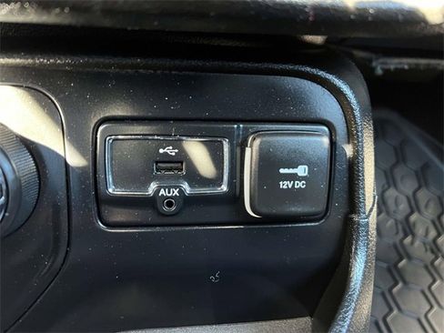 Used 2016 Jeep Renegade Trailhawk w/ Premium Trailhawk Package image 23