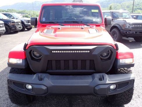Used 2018 Jeep Wrangler Unlimited Sahara w/ Uconnect 4C Nav & Sound Group AWD/4WD image 9