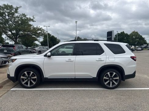 Used 2025 Honda Pilot Elite image 4