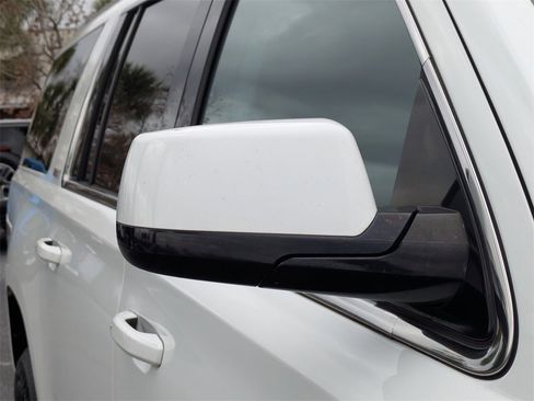 Used 2017 Chevrolet Suburban LT image 12