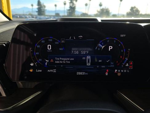 Used 2025 Chevrolet Suburban Z71 image 16