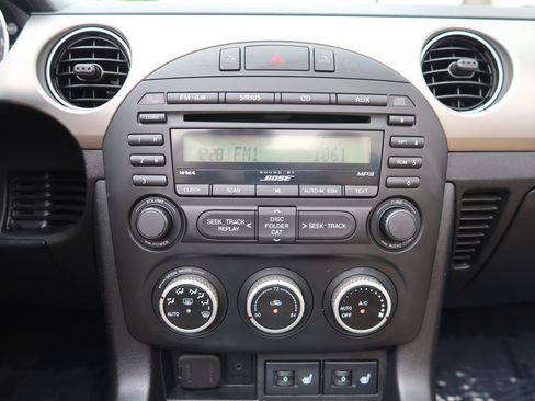Used 2010 MAZDA MX-5 Miata Grand Touring w/ Premium Pkg RWD image 16
