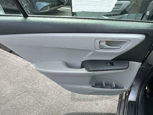 Used 2015 Toyota Camry SE FWD image 27