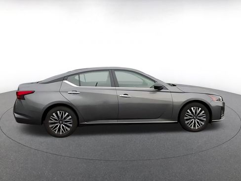 Used 2025 Nissan Altima 2.5 SV image 16