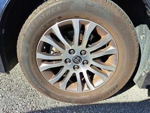 Used 2020 Toyota Sienna XLE Premium image 2