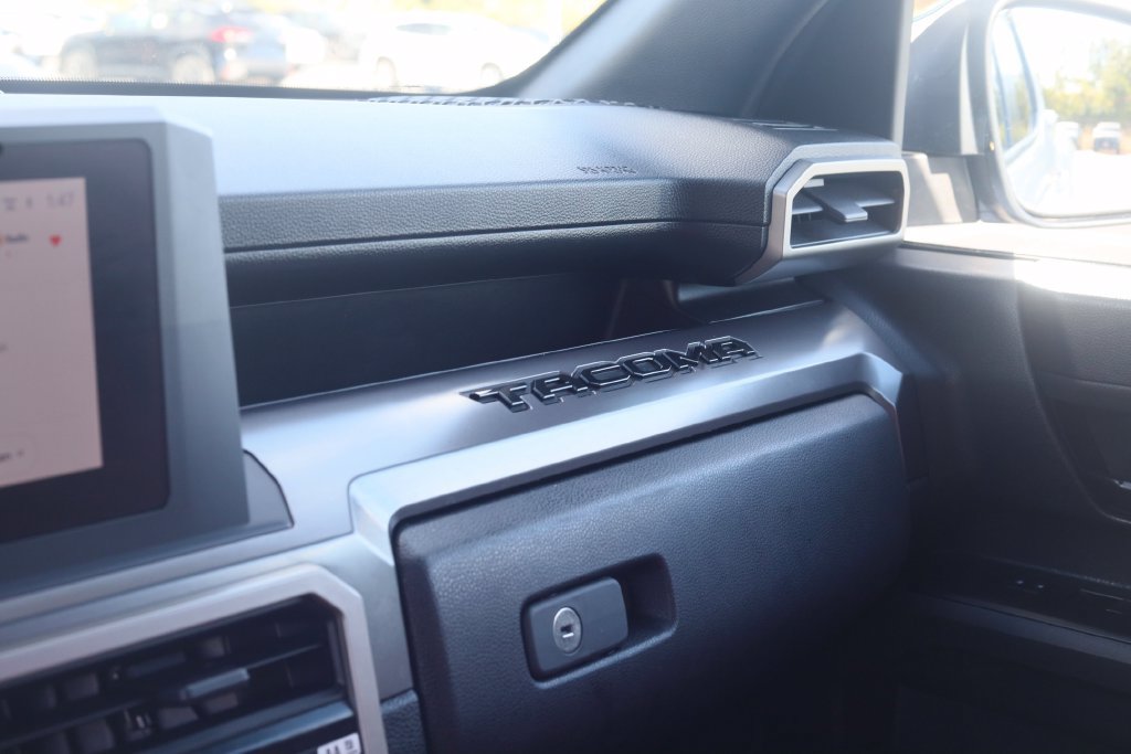 Used 2025 Toyota Tacoma SR5 AWD/4WD image 15