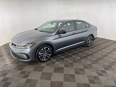 Used 2025 Volkswagen Jetta Sport FWD image 4