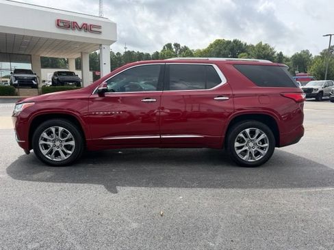 Used 2019 Chevrolet Traverse Premier w/ Driver Confidence II Package FWD image 9