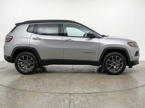 Used 2025 Jeep Compass Limited image 11