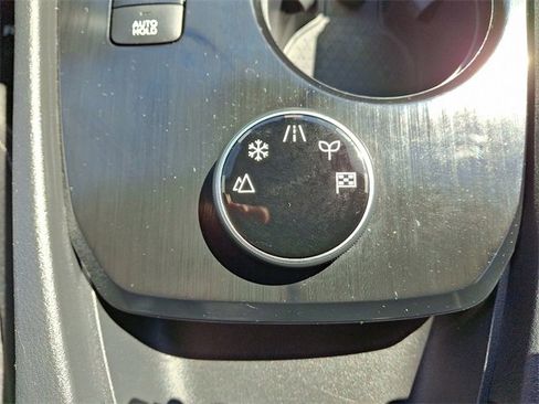 Used 2024 Nissan Rogue SV image 25