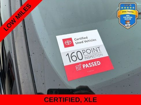 Certified 2022 Toyota Avalon XLE w/ Moonroof Package FWD image 11