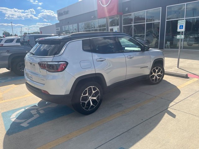 Used 2024 Jeep Compass Limited AWD/4WD image 4