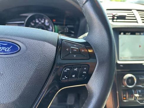 Used 2017 Ford Explorer XLT w/ Equipment Group 202A AWD/4WD image 12