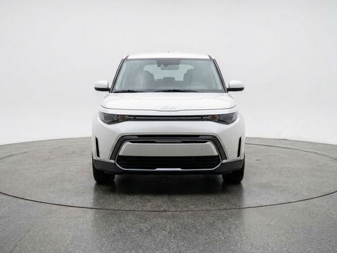 Used 2025 Kia Soul LX w/ LX Technology Package image 2