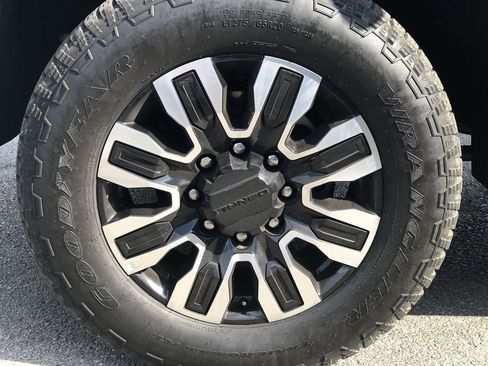 Used 2025 GMC Sierra 2500 Denali Ultimate AWD/4WD image 10
