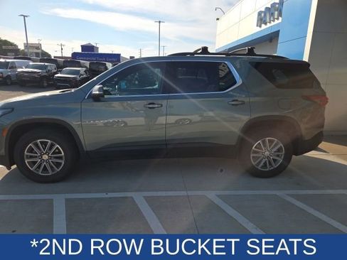 Used 2023 Chevrolet Traverse LT FWD image 2