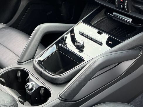 Certified 2025 Porsche Cayenne AWD/4WD image 36