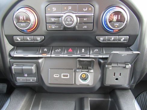 Used 2020 Chevrolet Silverado 1500 LTZ w/ LTZ Convenience Package image 27