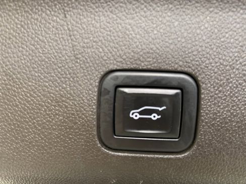 Used 2021 GMC Yukon Denali image 13