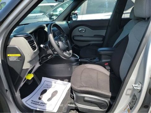 Used 2019 Kia Soul FWD image 4