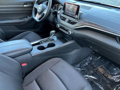 Used 2025 Nissan Altima 2.5 SV FWD image 16