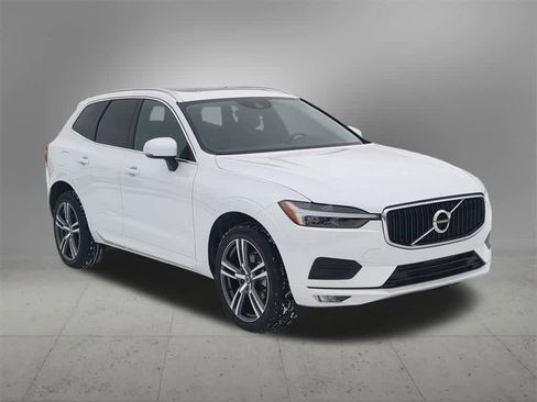 Used 2021 Volvo XC60 T5 Momentum w/ Premium Package image 8