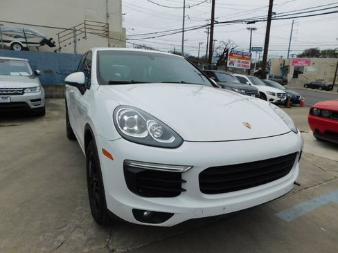 Used 2016 Porsche Cayenne image 1