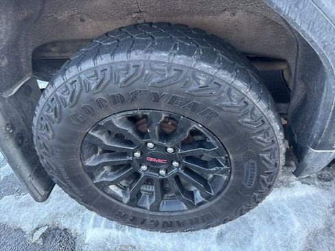 Used 2022 GMC Sierra 1500 SLT w/ X31 Off-Road Package image 13