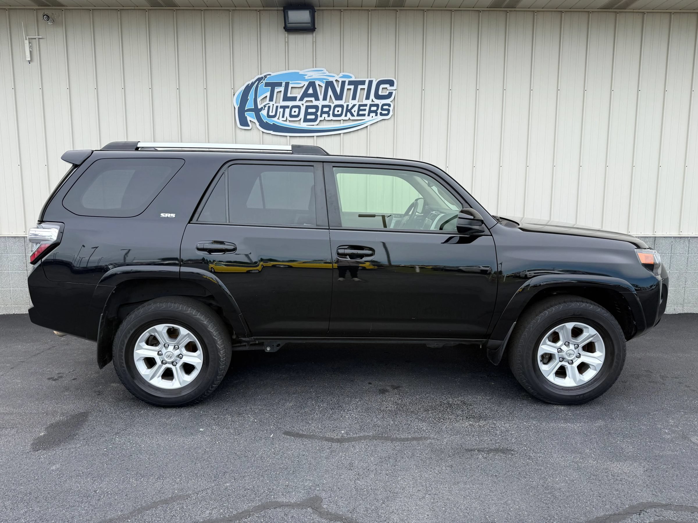 Used 2023 Toyota 4Runner SR5 AWD/4WD image 3