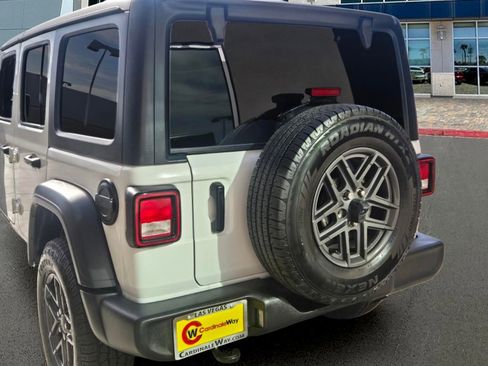 Used 2024 Jeep Wrangler Unlimited Sport AWD/4WD image 4
