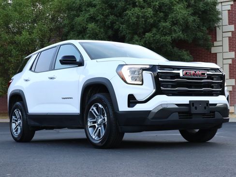 Used 2026 GMC Terrain Elevation FWD image 1
