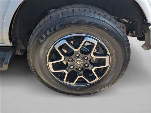 New 2025 Ford Bronco Outer Banks image 9