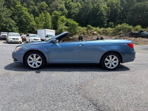 Used 2011 Chrysler 200 Touring FWD image 4