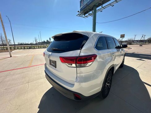 Used 2019 Toyota Highlander LE image 5