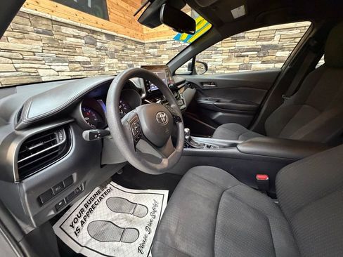 Used 2019 Toyota C-HR LE image 10