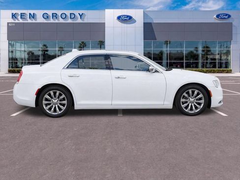 Used 2020 Chrysler 300 Limited AWD/4WD image 3