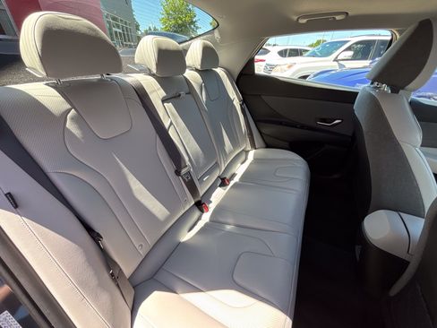 Used 2024 Hyundai Elantra Limited FWD image 38