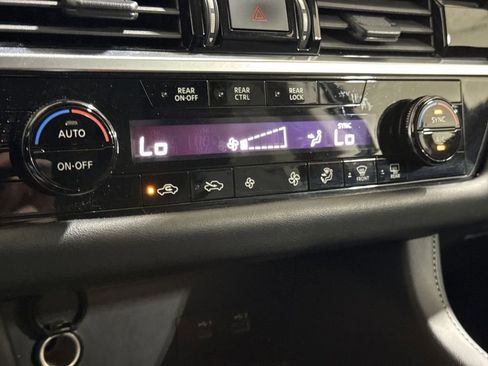 Used 2025 Nissan Pathfinder SV AWD/4WD image 16