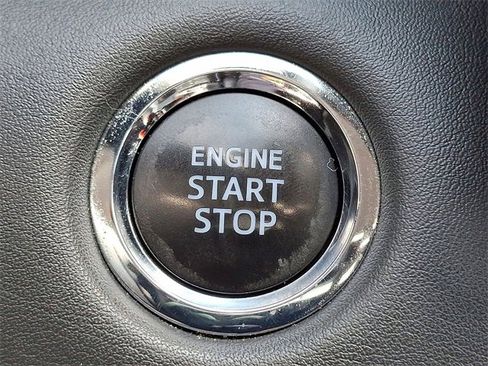 Used 2022 Toyota Highlander XLE image 16