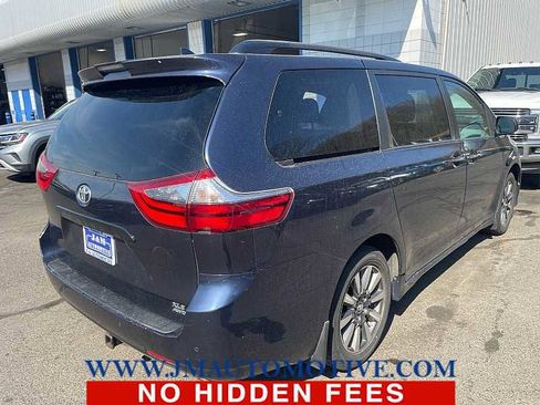 Used 2020 Toyota Sienna XLE Premium AWD/4WD image 3