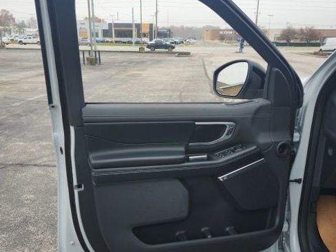 New 2025 Ford Expedition Platinum w/ Stealth Performance Package image 37