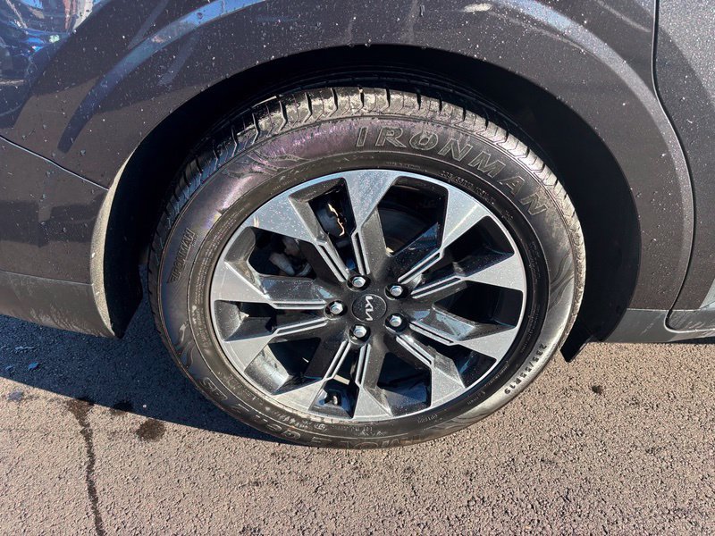 Certified 2024 Kia Carnival EX FWD image 14
