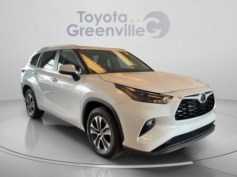 Used 2023 Toyota Highlander XLE FWD image 8