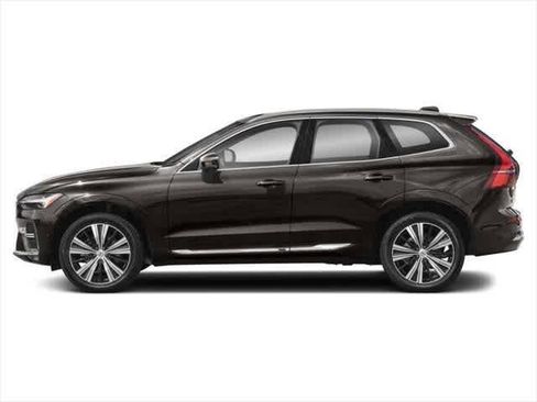 Used 2022 Volvo XC60 B6 Inscription w/ Climate Package image 3