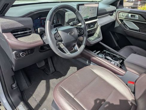 Used 2025 Ford Explorer Platinum w/ LUX Leather Package image 18