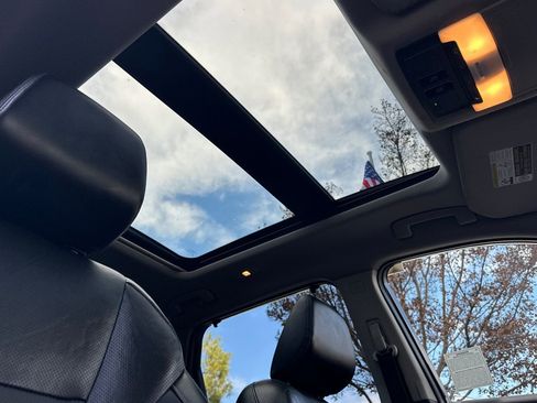 Used 2021 Nissan Rogue Platinum image 16