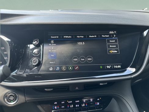 Used 2022 Buick Envision Avenir w/ Technology Package II FWD image 12