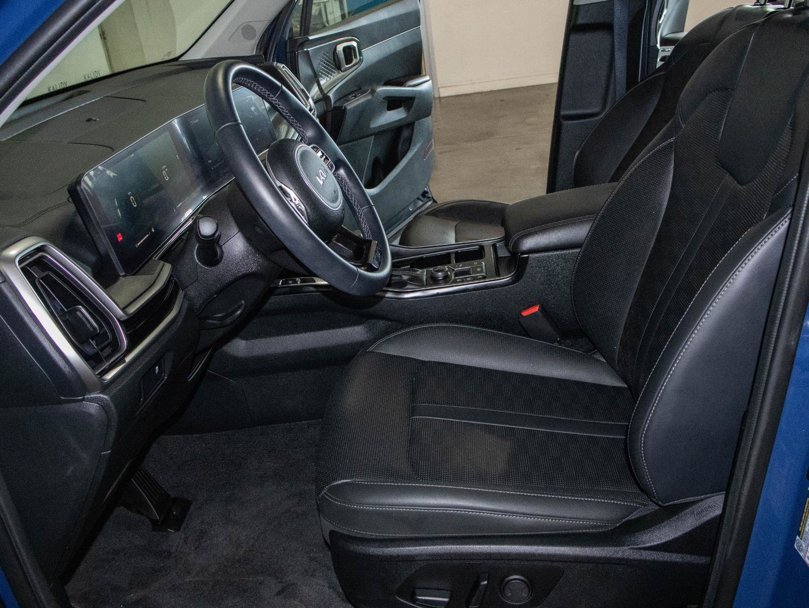 Used 2025 Kia Sorento S w/ Panoramic Sunroof Package AWD/4WD image 8