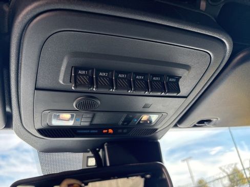 Used 2024 Ford Bronco Badlands image 19